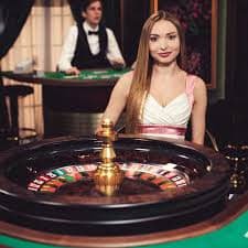 Z63 App ကတ်ဂိမ်း Poker ဗျူဟာနှင့် မြန်မာ ကစားသမားများ ကစားနေပုံ